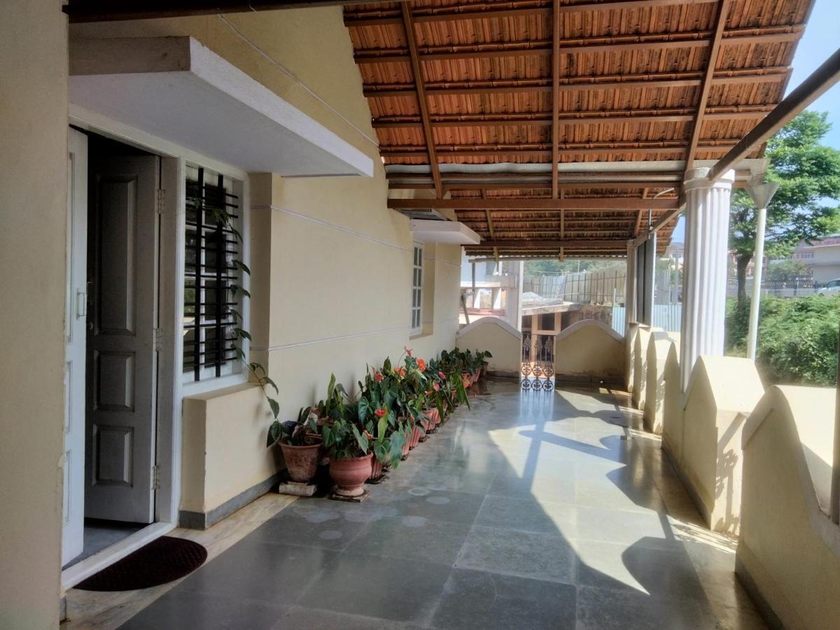 Prashanth Family Homestay マディケーリ エクステリア 写真